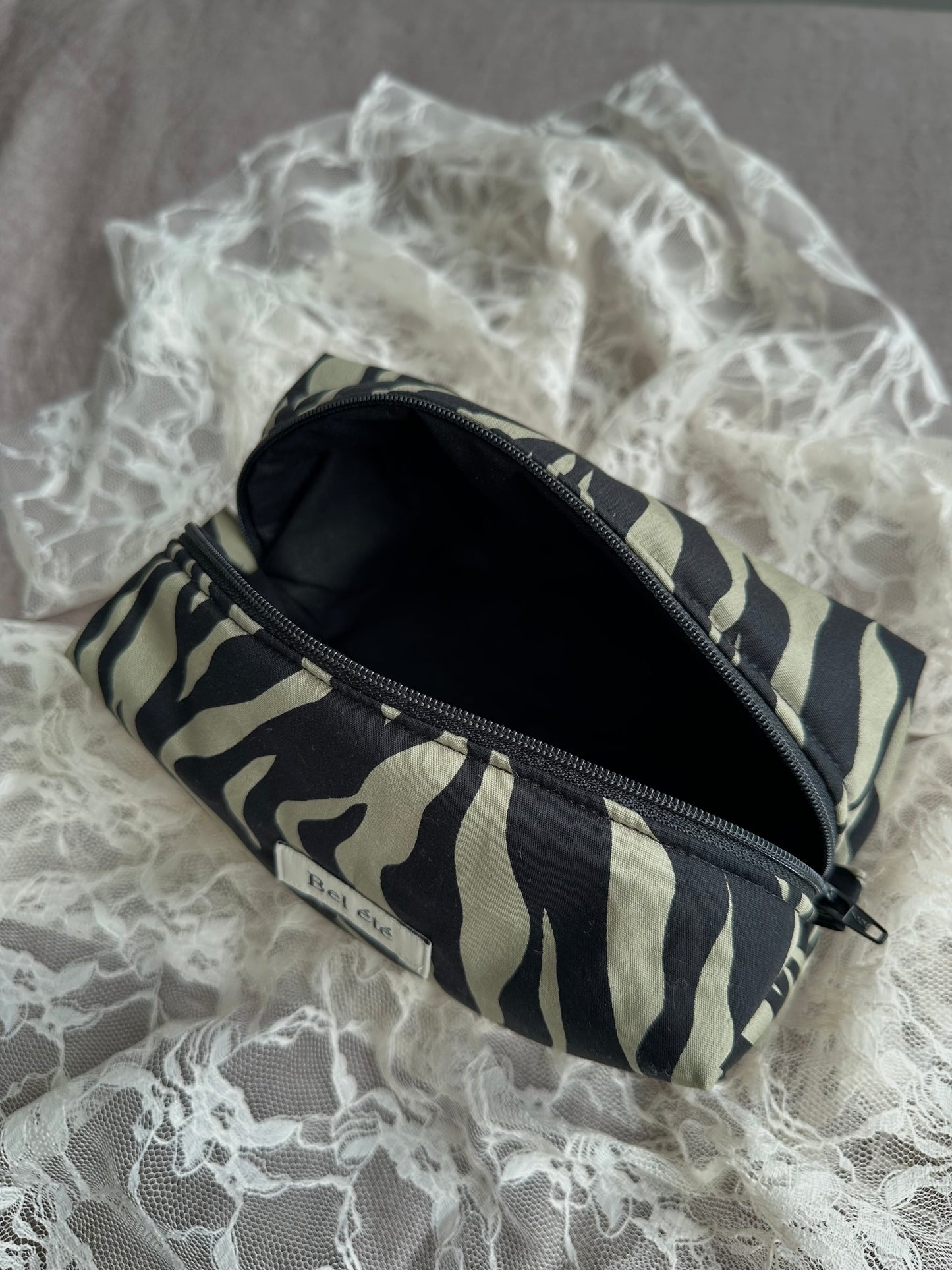 Bel Caramel Box -Noir Safari