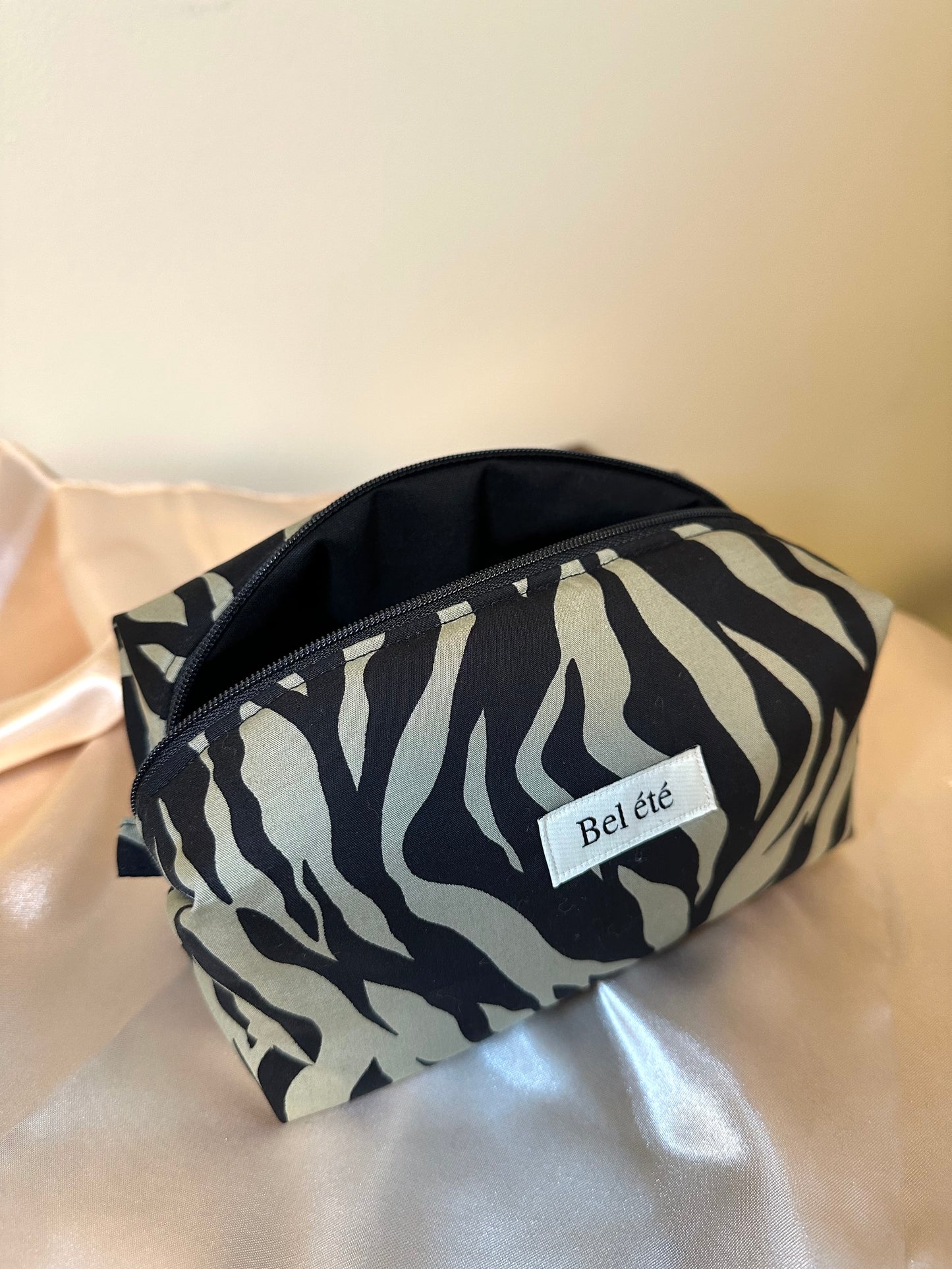 Caramel Box Pouch -Noir Safari